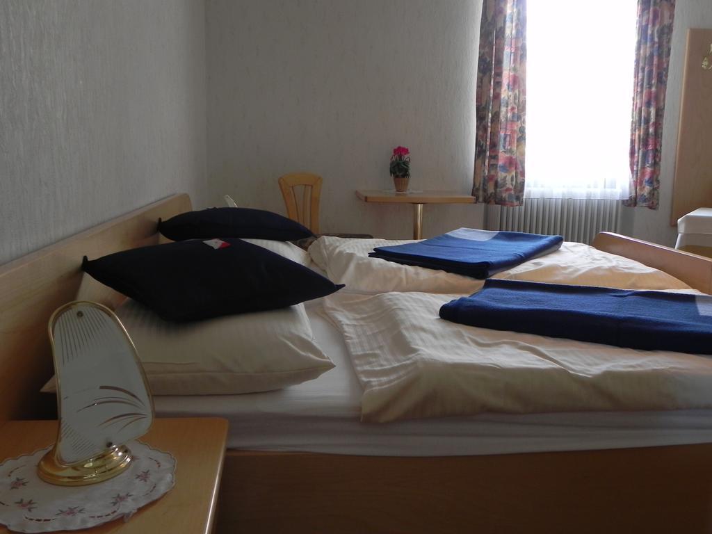 Gasthof Gruener Baum Kirchberg am Wechsel Room photo